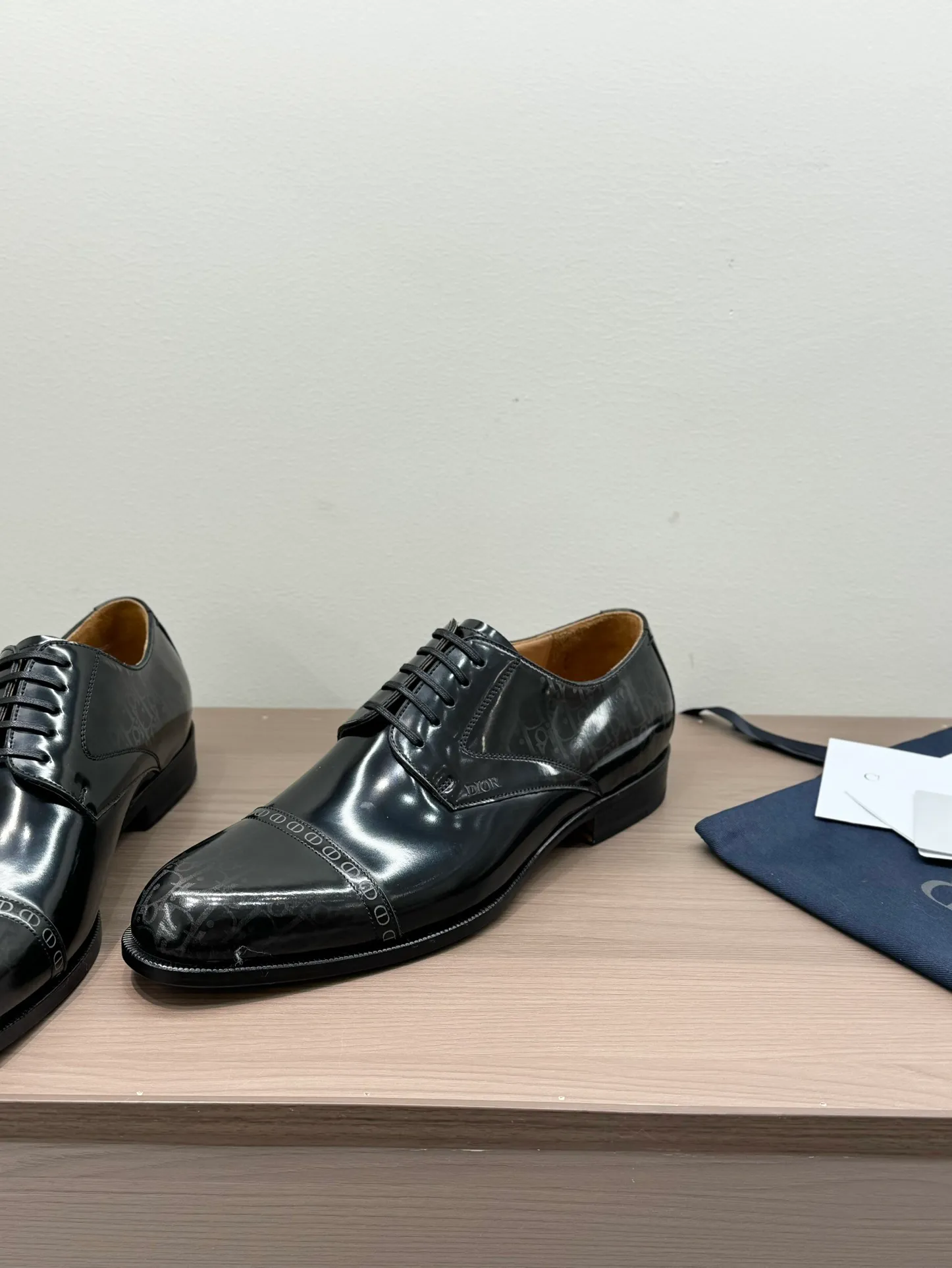 [Dior Dior] Top P: 960💰 Standard code 39-44 (38.45.46 custom-made, non-returnable and non-exchangeable) Dior Dior's latest high-end men's boutique casual leather shoes, imported cowhide upper, water-dyed cowhide lining, imported genuine leather outsole, perfect details, standard code 39-44 (38.45.46 custom-made, non-refundable and non-exchangeable),
